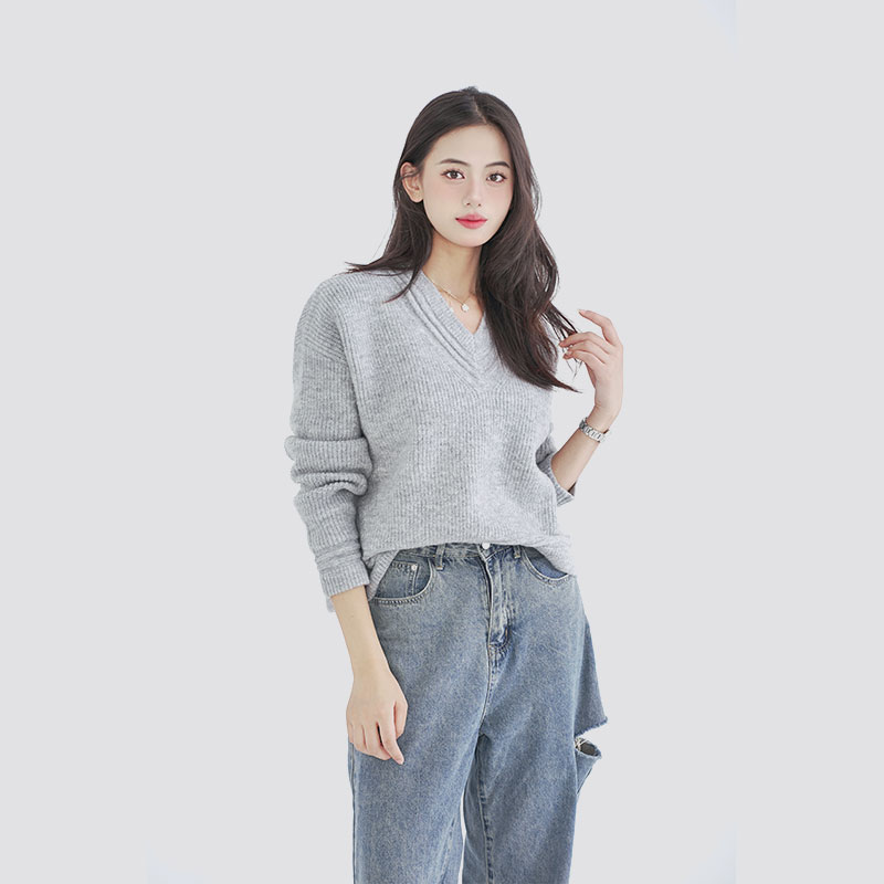 Autumn and winter V-neck gray sweater pullover top