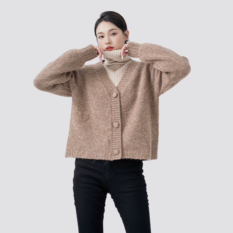 Soft and waxy knitted cardigan