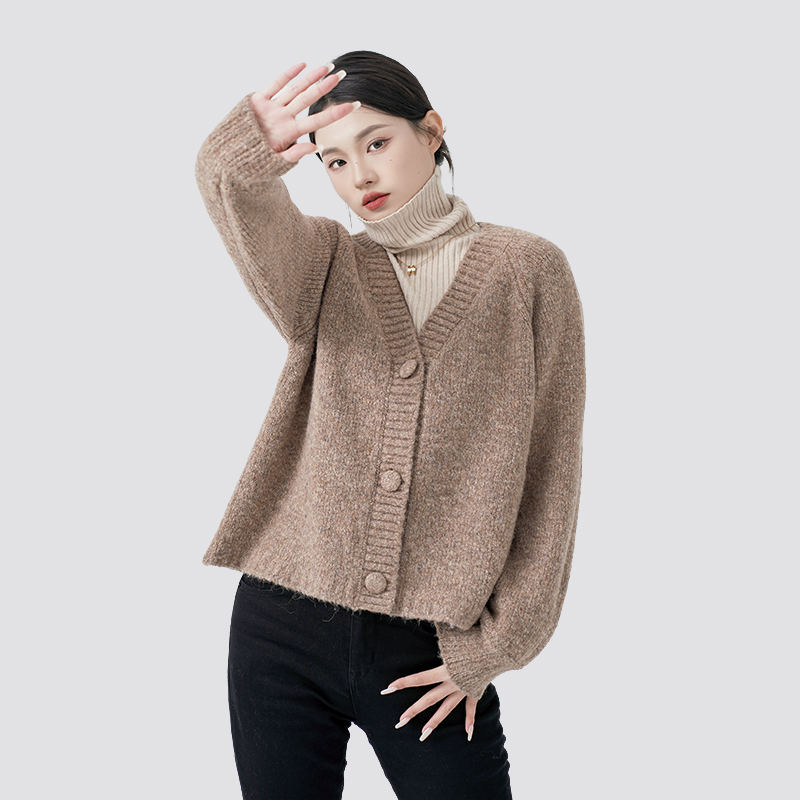 Soft and waxy knitted cardigan