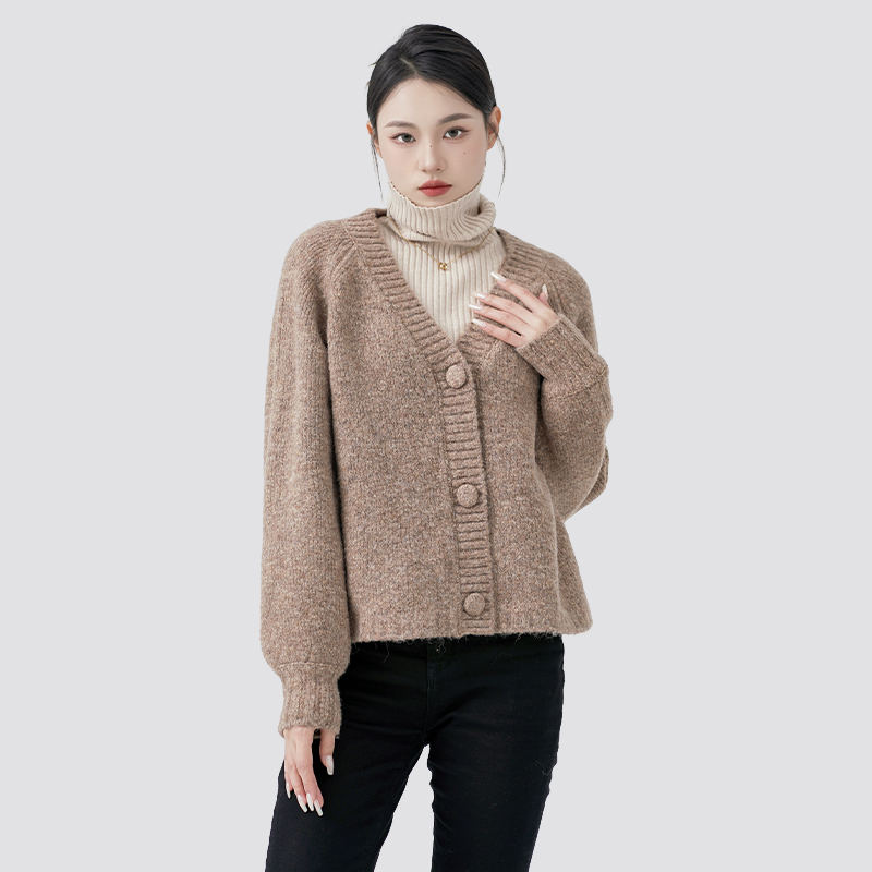 Soft and waxy knitted cardigan