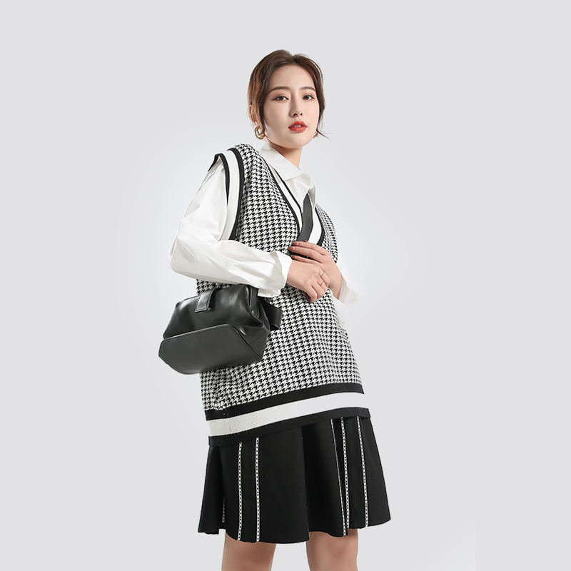 Houndstooth knitted vest