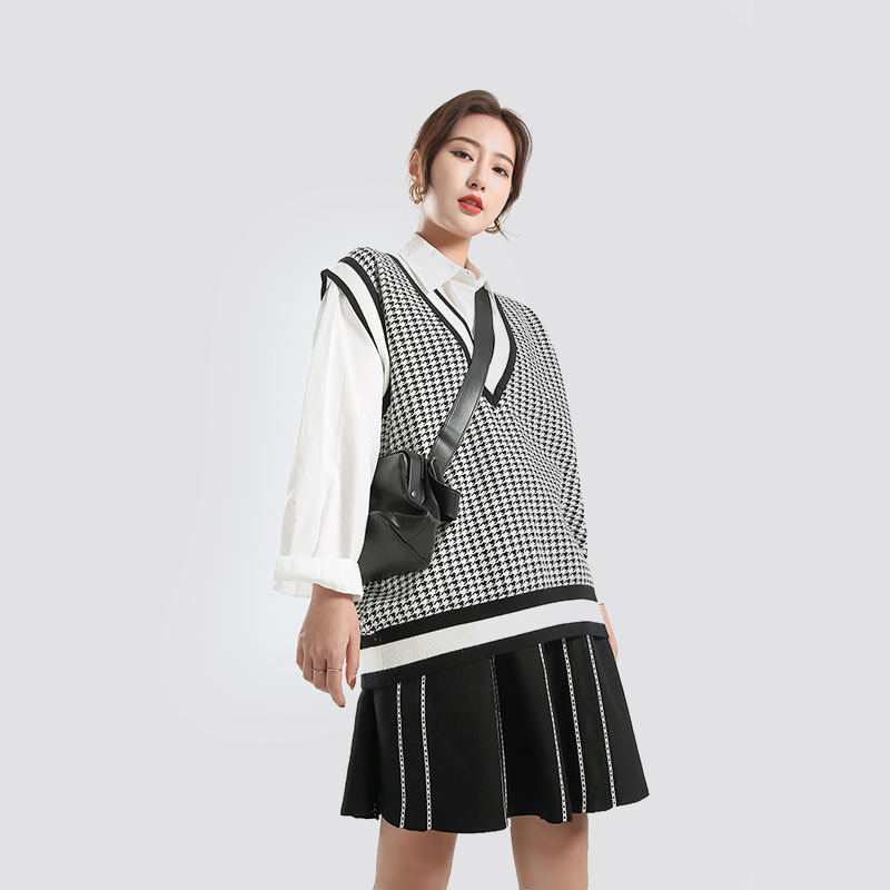 Houndstooth knitted vest