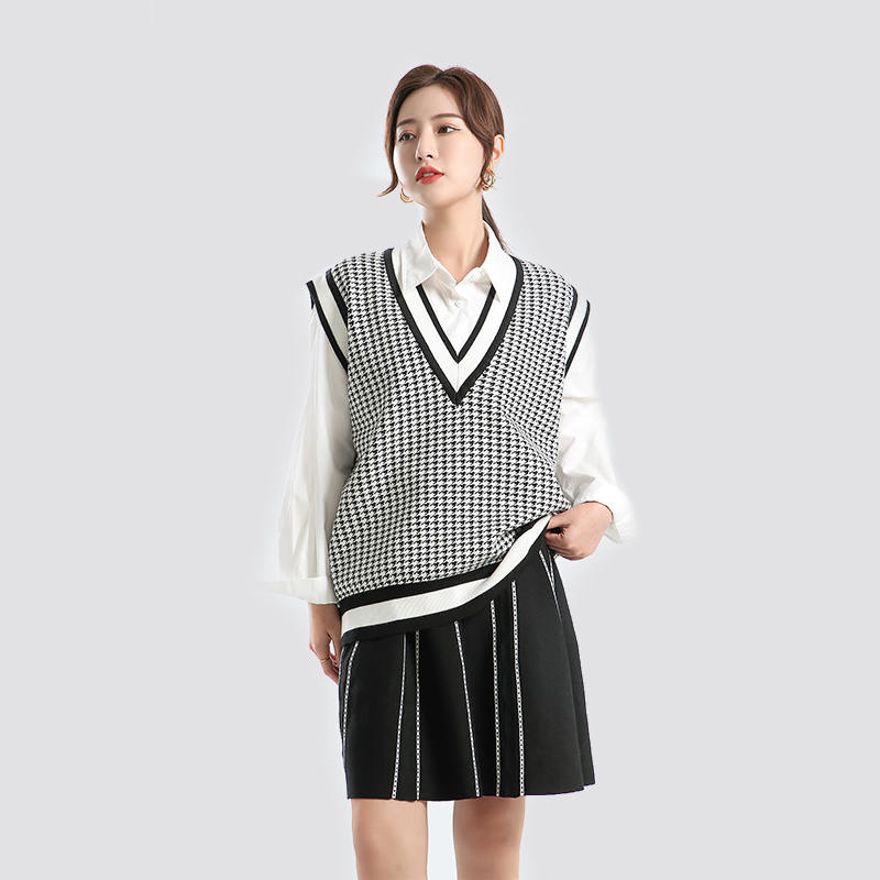 Houndstooth knitted vest