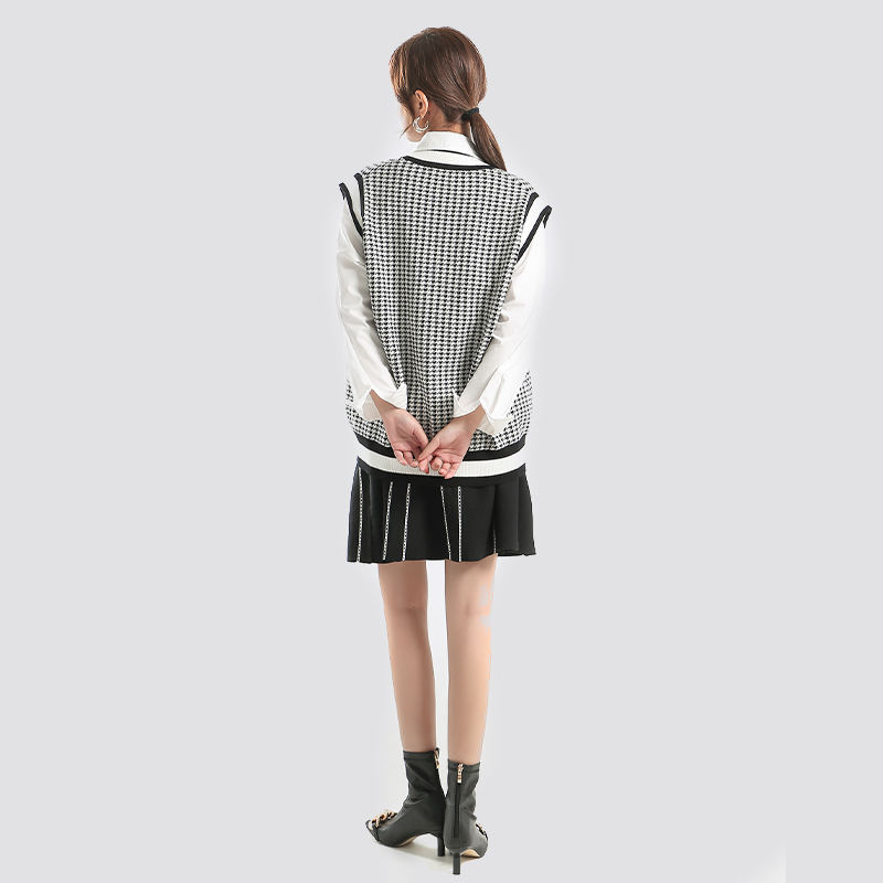 Houndstooth knitted vest