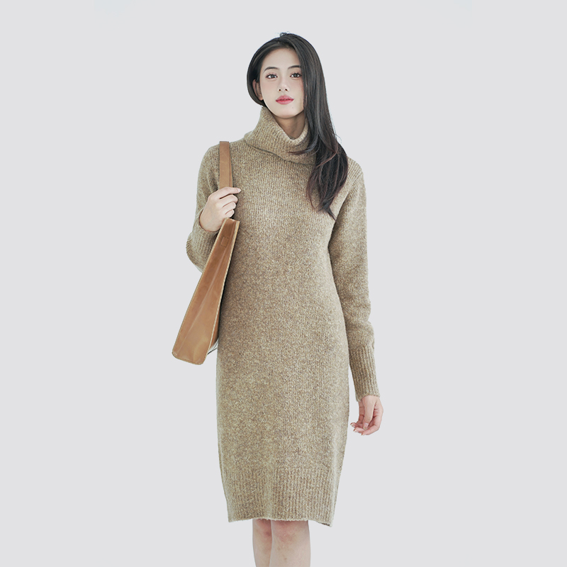 Brown turtleneck knitted long skirt