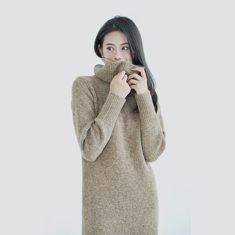 Brown turtleneck knitted long skirt