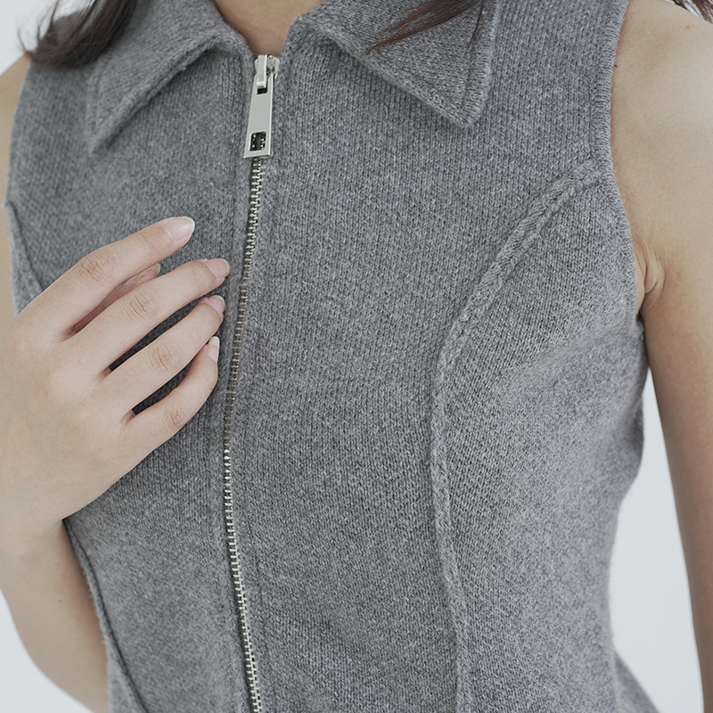 Zippered fishbone design vest