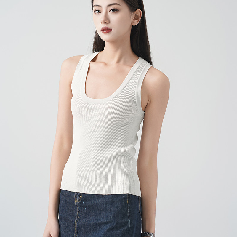 U-neck knitted vest