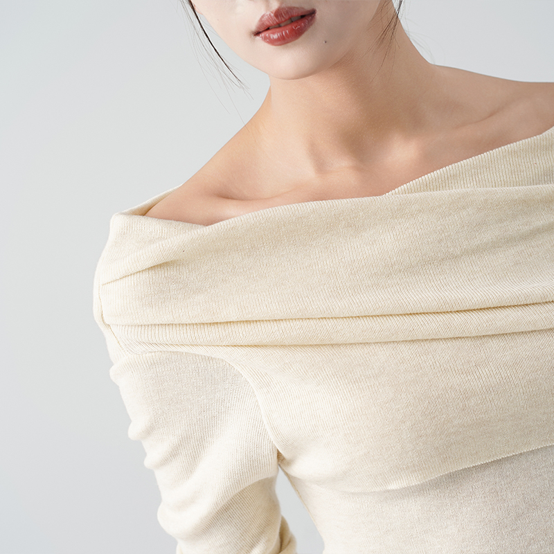 One shoulder knitted sweater